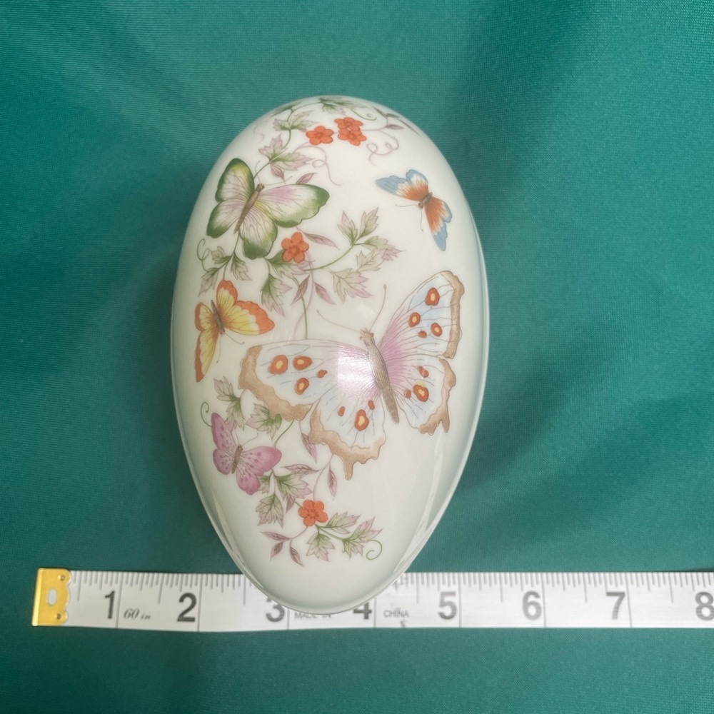 Avon Floral Porcelain Egg with Gold Accents - Picture 3 of 7
